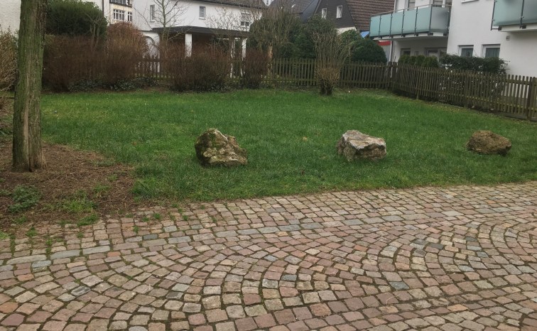 Grundstück mit Stolpersteinen